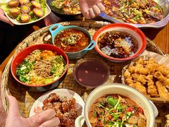 -爆炸头阿姨小四川正宗川味小吃(无任何分店)