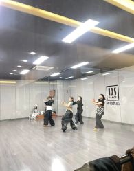 -单色舞蹈