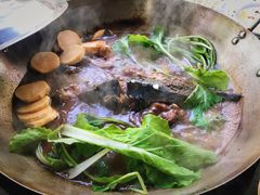 柴锅炖水库鱼-姥家大锅台水库渔家