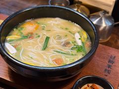 -银米·云南传统过桥米线(双廊黑金冠店)