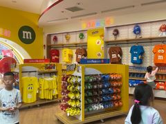 -m豆巧克力世界(上海世茂广场店)