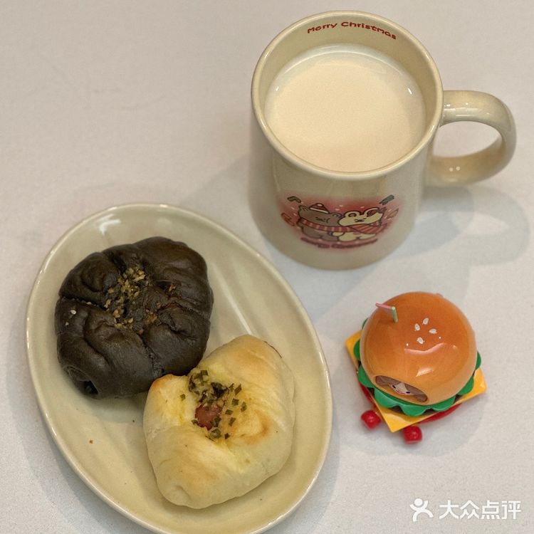 汕头｜这家面包店的黑芝麻爆浆吐司好吃到无语…… 