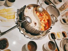 -洪氏嗨捞·广东猪肚鸡·椰子鸡火锅(西咸万象城店)