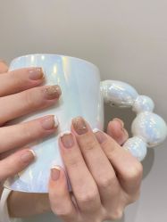 -花岐款式专研健康美甲沙龙