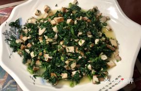 Stir-fried Tofu with Chrysanthemum Greens