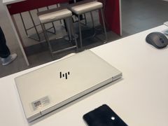 -TESLA 特斯拉(上海太古汇体验店)