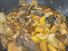 -粘豆包柴火铁锅炖