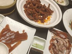 -艳阳天民俗村(公园路店)