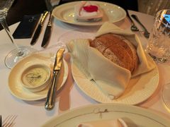 餐前面包黄油-壳里西餐厅Coquille Seafood Bistro(蒙自路店)