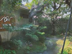 -Chom Cafe and Restaurant