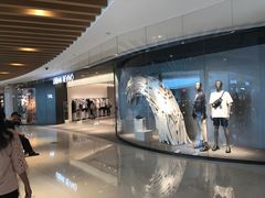 -URBAN REVIVO(高德置地广场·春广场店)