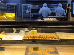 面包甜点陈列柜-鲍师傅糕点(江苏路店)