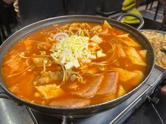 部队火锅-HONGA HONGA雄家(曹路店)