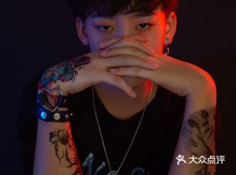 红旗街这有山商场四楼180度转身摄影 特色推荐