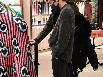 这么有实力又很谦逊的idol！很棒必须手动点赞