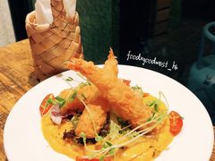 -layback cafe & bar