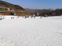 -济南卧虎山滑雪场