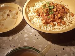 鱼籽热干面-鹤江桥·红油牛肉粉(SKP店)