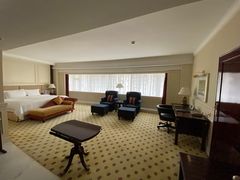 -深圳富苑皇冠假日套房酒店