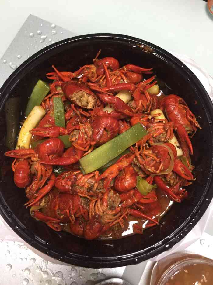 最喜欢黄焖小龙虾吃完还打包了一份走太美味吧个头很大哦难怪价位比
