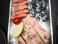 -山野的朋友露营炭火烤肉