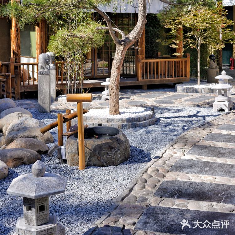 这家店的日料也太正宗了吧，氛围感好棒！