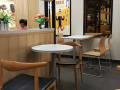 用餐区-华莱士·全鸡汉堡(电脑城店)