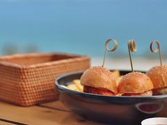 小汉堡-瑰丽酒店·海吧·天际下午茶·现场DJ·天台酒吧