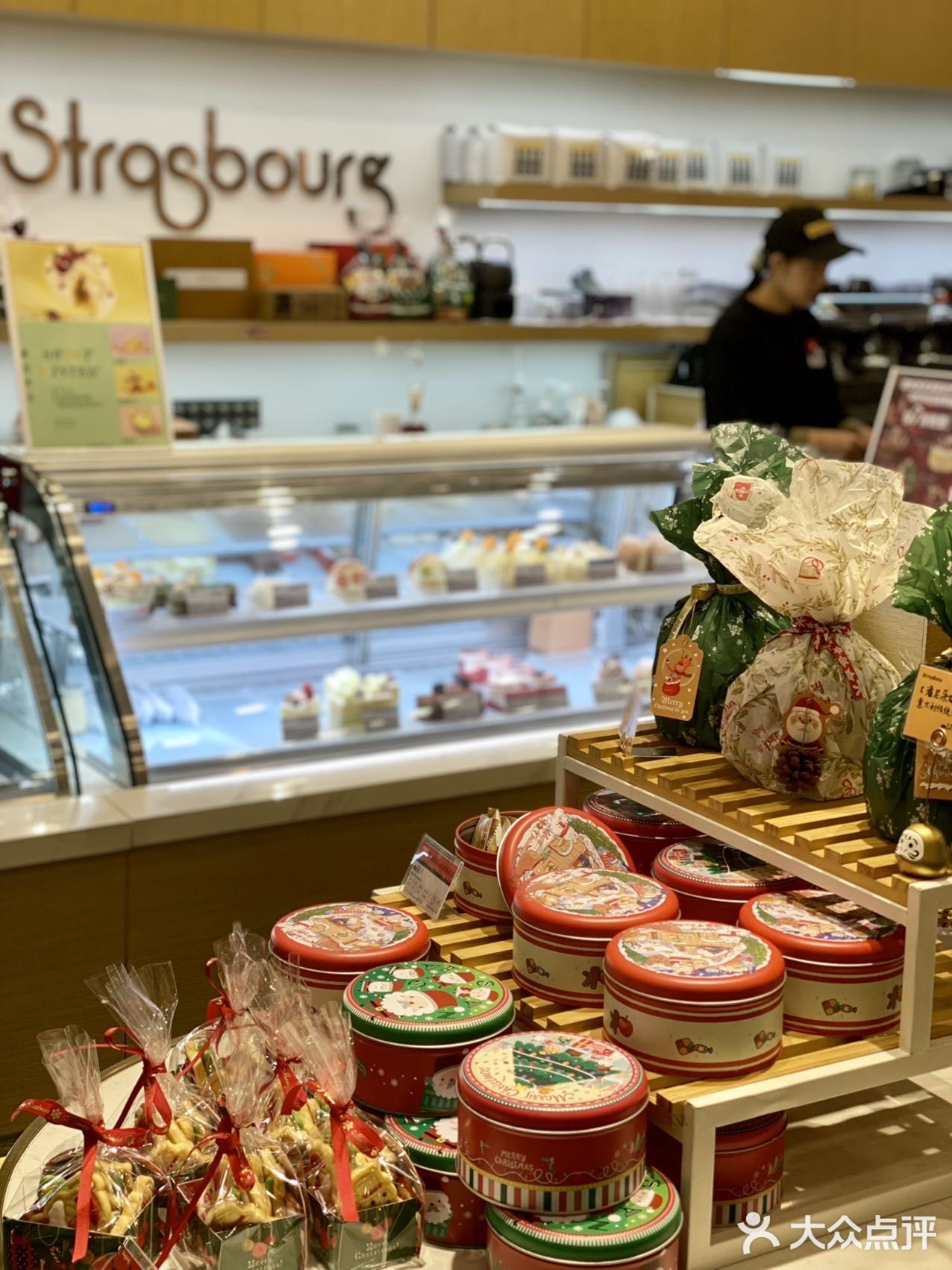 见过圣诞🎄氛围这么浓的蛋糕房吗？