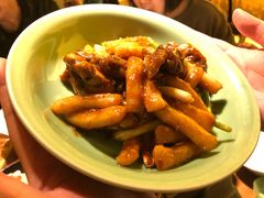 梭子蟹炒年糕-弄堂里·寻味杭州(湖滨银泰in77C区店)