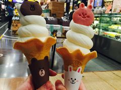 -LINE FRIENDS Garosu-gil Flagship Store