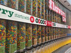 -m豆巧克力世界(上海世茂广场店)