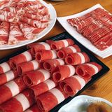 加点儿蒜泥、小葱、小米椒、香菜，我喜欢韭花酱和酱豆腐