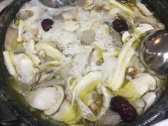 -南渝食府.墨脱石锅松茸鸡