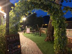 -百里峡七彩艺术小镇