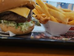 -The Habit Burger Grill 哈比特汉堡(复兴soho店)