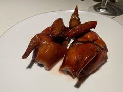 玻璃脆皮香茅石歧乳鸽-炳胜私厨(万象前海店)