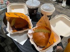 松露菌菇奶酪牛肉汉堡-JPG canteen(广州寺右公馆店)