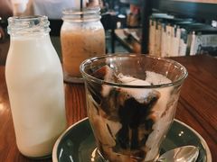 -ROAST coffee & eatery