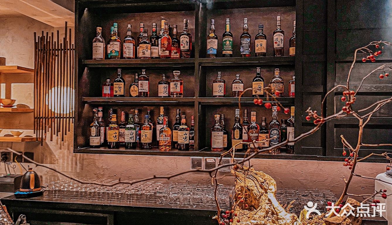 这家可以称为沈阳的神仙餐厅～ 店内环境装修非常有设计