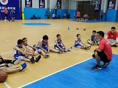 -顶峰篮球俱乐部(南头店)