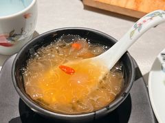冰糖雪梨炖银耳-维园悦谱·海派家常菜(乌鲁木齐南路店)