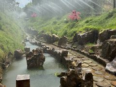 -雪山彩虹谷景区