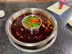 鸳鸯锅-邓莽子老火锅(中兴路总店)