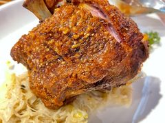 德式烤猪肘-1886德国汽车餐厅(外滩十六铺码头店)