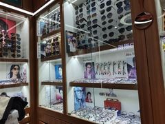 -上海网星眼镜批发·蔡司依视路官方授权(三叶眼镜城店)