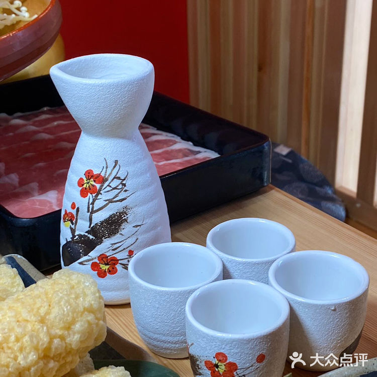 冬日里无法拒绝的美食,和牛寿喜锅,热气腾腾,好温暖