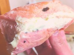 火龙果葡萄软欧包-奈雪的茶(市百一店)