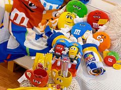 -m豆巧克力世界(上海世茂广场店)