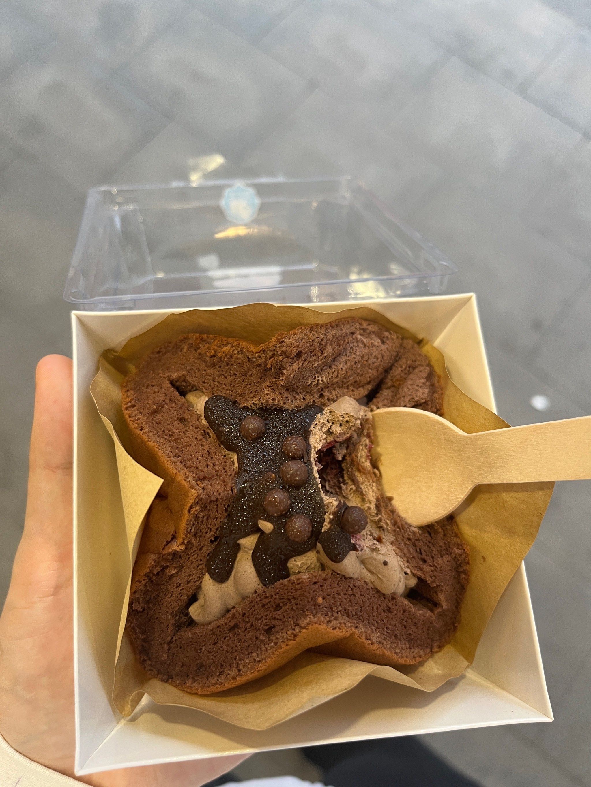 不得不说这话越南春卷真的蛮难吃的,还有这个新品蛋糕也一般